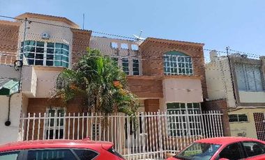 CASA EN VENTA CON LOCAL COMERCIAL EN ESQUINA FRACC. REFORMA VERACRUZ,VER.