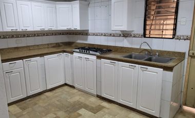 Casa de alquiler en la Urb. Saint Gallen, sector City Mall.