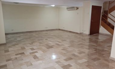 Casa de alquiler en la Urb. Saint Gallen, sector City Mall.