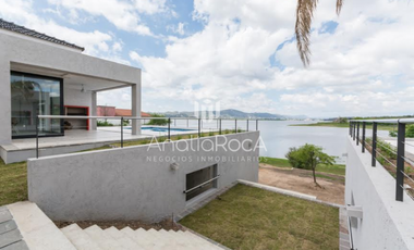 Casas en complejo con costa al lago
