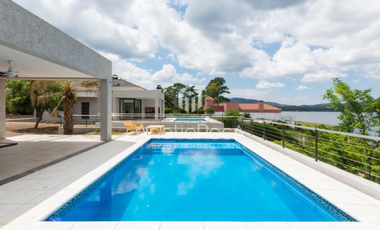 Casas en complejo con costa al lago