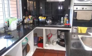 casa en 2 plantas,con gran parque al fondo