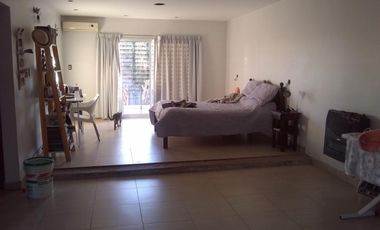 casa en 2 plantas,con gran parque al fondo
