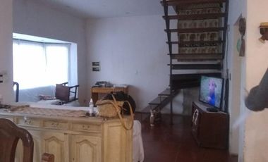 casa en 2 plantas,con gran parque al fondo