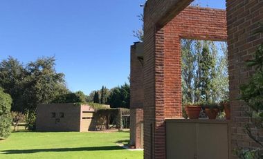 EXCLUSIVA QUINTA EN VENTA