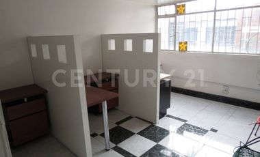 ARRIENDO OFICINA CON MUY BUENA UBICACIÓN