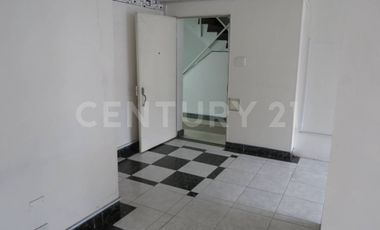 ARRIENDO OFICINA CON MUY BUENA UBICACIÓN