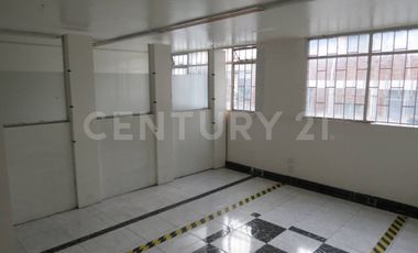 ARRIENDO OFICINA CON MUY BUENA UBICACIÓN