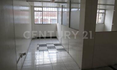 ARRIENDO OFICINA CON MUY BUENA UBICACIÓN
