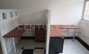 ARRIENDO OFICINA CON MUY BUENA UBICACIÓN