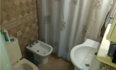 ***RETASADO****PH AL FRENTE EN PRIMER PISO CON BALCÓN