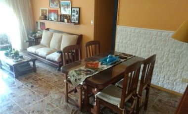 ***RETASADO****PH AL FRENTE EN PRIMER PISO CON BALCÓN