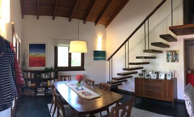 CASA 4 AMBIENTES CON EXCELENTE UBICACIÓN