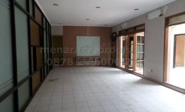 Rumah strategis untuk kantor di dago dekat BCA