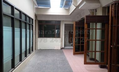 Rumah strategis untuk kantor di dago dekat BCA