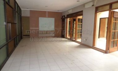 Rumah strategis untuk kantor di dago dekat BCA