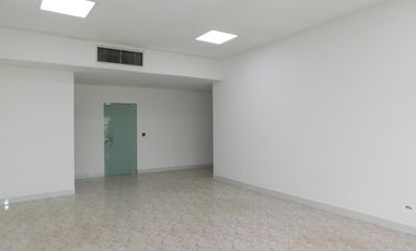 oficina en arriendo/venta en chambacu. Cod A92980