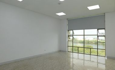 oficina en arriendo/venta en chambacu. Cod A92980