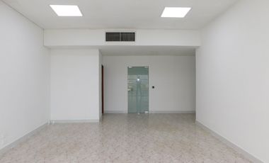 oficina en arriendo/venta en chambacu. Cod A92980