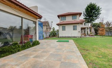 Se vende casa en cercanías metro rojas Magallanescon un gran terreno, pisci