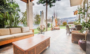 Se vende casa en cercanías metro rojas Magallanescon un gran terreno, pisci