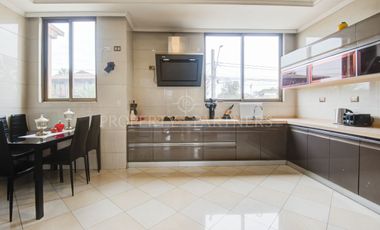 Se vende casa en cercanías metro rojas Magallanescon un gran terreno, pisci