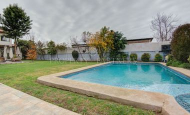 Se vende casa en cercanías metro rojas Magallanescon un gran terreno, pisci