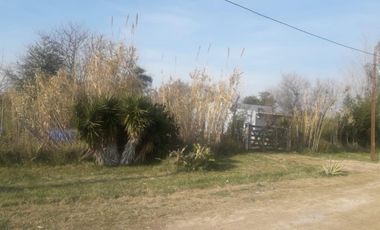 VENTA DE 7  LOTES CON 2 VIVIENDAS  EN DOMSELAAR