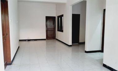 Rumah Carport 2 Mobil di Babatan Mukti Termurah