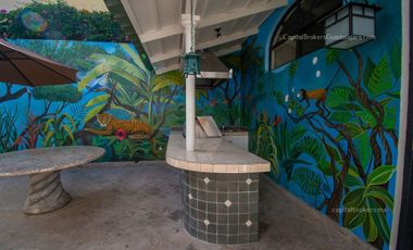 Casa de lujo en Venta en Ajijic con Alberca y Terraza con vista a la laguna