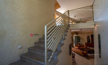 Casa de lujo en Venta en Ajijic con Alberca y Terraza con vista a la laguna