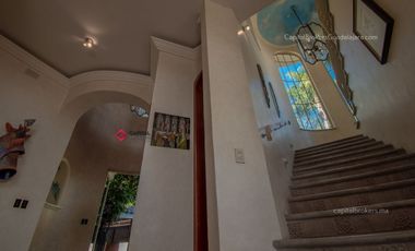 Casa de lujo en Venta en Ajijic con Alberca y Terraza con vista a la laguna