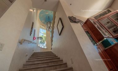 Casa de lujo en Venta en Ajijic con Alberca y Terraza con vista a la laguna