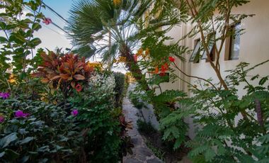 Casa de lujo en Venta en Ajijic con Alberca y Terraza con vista a la laguna