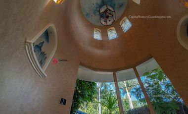 Casa de lujo en Venta en Ajijic con Alberca y Terraza con vista a la laguna