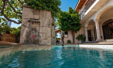 Casa de lujo en Venta en Ajijic con Alberca y Terraza con vista a la laguna