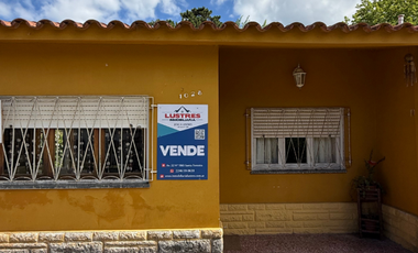 Propiedad con amplio lote, Santa teresita