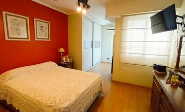 Venta Casa en Lanús Oeste 4 ambientes Modernos y Cálidos con Garaje 2 autos y fondo libre