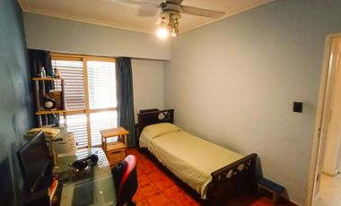 Venta Casa en Lanús Oeste 4 ambientes Modernos y Cálidos con Garaje 2 autos y fondo libre