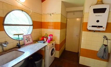 Venta Casa en Lanús Oeste 4 ambientes Modernos y Cálidos con Garaje 2 autos y fondo libre
