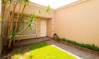 Venta Casa en Lanús Oeste 4 ambientes Modernos y Cálidos con Garaje 2 autos y fondo libre