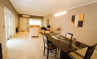 Venta Casa en Lanús Oeste 4 ambientes Modernos y Cálidos con Garaje 2 autos y fondo libre
