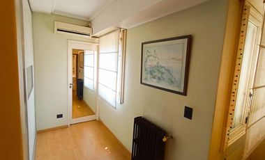 Venta Casa en Lanús Oeste 4 ambientes Modernos y Cálidos con Garaje 2 autos y fondo libre