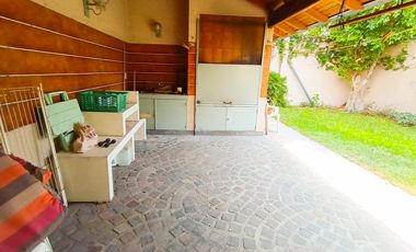 Venta Casa en Lanús Oeste 4 ambientes Modernos y Cálidos con Garaje 2 autos y fondo libre