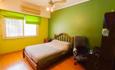 Venta Casa en Lanús Oeste 4 ambientes Modernos y Cálidos con Garaje 2 autos y fondo libre