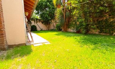 Venta Casa en Lanús Oeste 4 ambientes Modernos y Cálidos con Garaje 2 autos y fondo libre