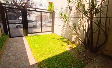 Venta Casa en Lanús Oeste 4 ambientes Modernos y Cálidos con Garaje 2 autos y fondo libre