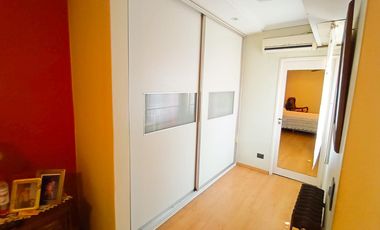 Venta Casa en Lanús Oeste 4 ambientes Modernos y Cálidos con Garaje 2 autos y fondo libre