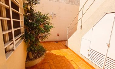 Venta Casa en Lanús Oeste 4 ambientes Modernos y Cálidos con Garaje 2 autos y fondo libre