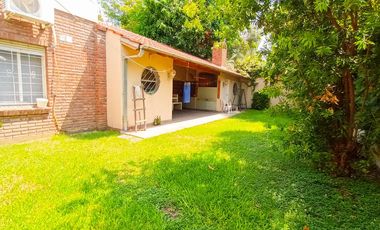 Venta Casa en Lanús Oeste 4 ambientes Modernos y Cálidos con Garaje 2 autos y fondo libre